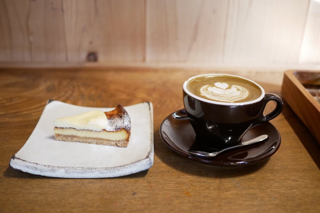 珈琲ボタン 犬山カフェ 猫 自家焙煎 チーズケーキ