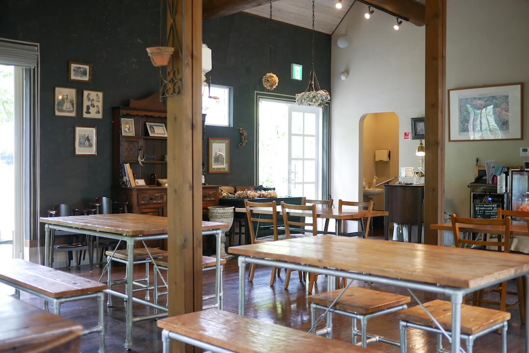 カフェ EASY TIME ローザンベリー多和田 滋賀県米原市 カフェ 緑 自然 カメラ女子