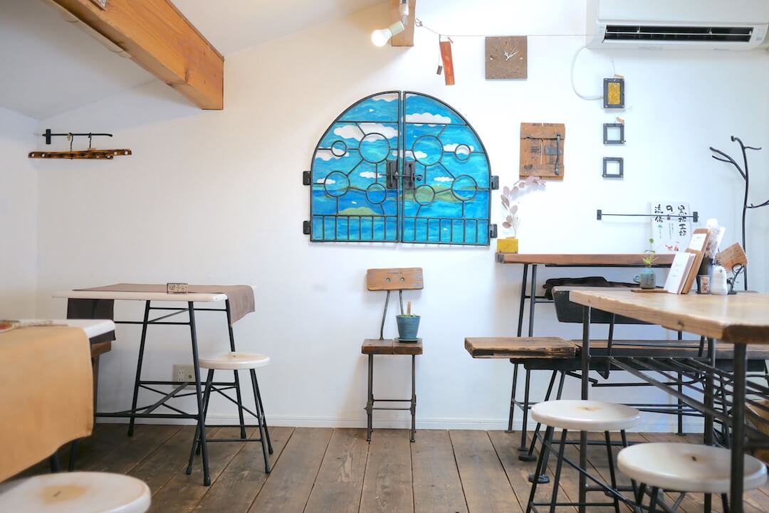 鐵屋+Cafe（クロガネヤプラスカフェ）三重県桑名市カフェ ランチ サンドイッチ 沖縄料理 アート ギャラリー 雑貨 鉄