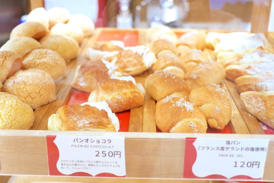 ドミニクドゥーセの店 鈴鹿本店　三重パン屋さん　カフェ　スイーツ　カヌレ