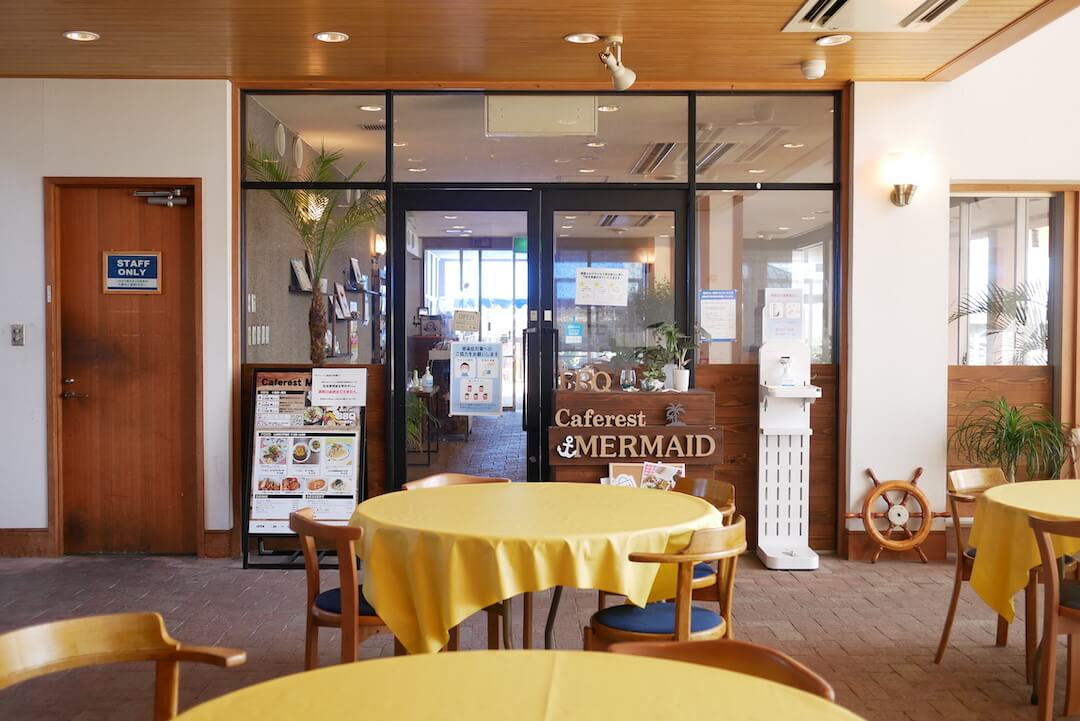 【津市】CAFE＆BBQ マーメイド　三重カフェ　海　マリーナ河芸　カリフォルニア　リゾート　テラス席　クリームソーダ