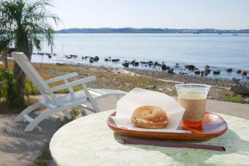 【静岡県浜松市西区】はまなこみんなのカフェむらくしビーチ 浜名湖 テラス席 コーヒースタンド レモネード ベーグル おやつ